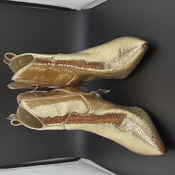 Guess gold metallic booties size 7 - Picture 3 of 4